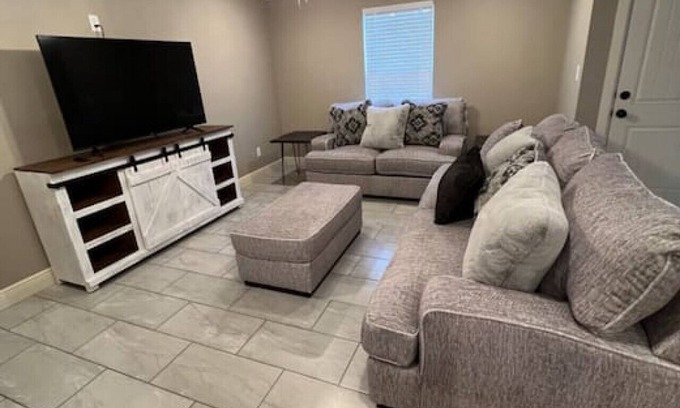 Uniontown Casa | 9020 3 Bed 2.5 Bath Duplex