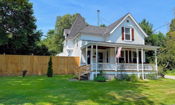 Bethlehem Casa | 91M: Renovated Bethlehem home with hot tub, firepit, large yard!, walk to restaurants