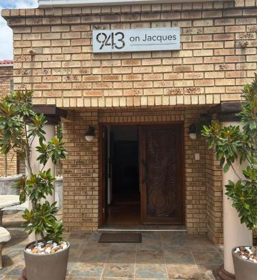 Moreleta Park Casa | 943 on Jacques