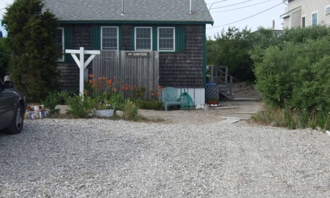 East Sandwich Cabaña | 95 Salt Marsh- 3 BR Cottage @ private beach, pet-friendly w/ AC, steps to shore!