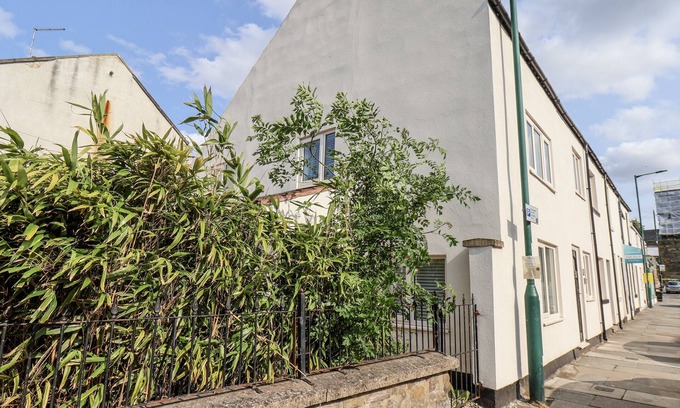 Guisborough Cabaña | 96 CHURCH STREET, pet friendly, with a garden in Guisborough