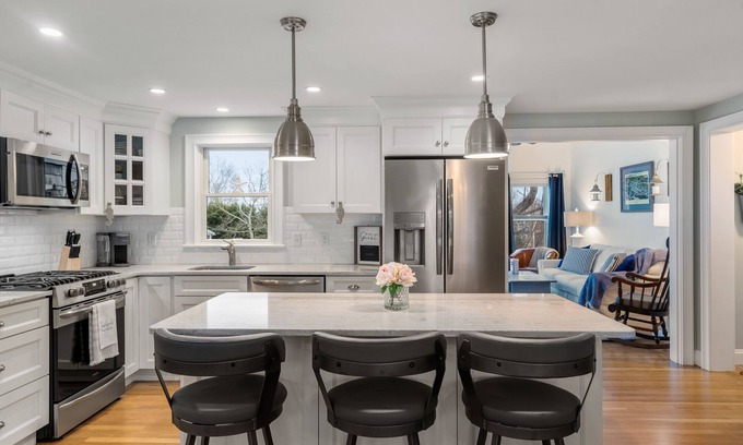 Sandwich Casa | 96 Knott Ave - Renovated 4BR home near Town Neck beach, pet-friendly!