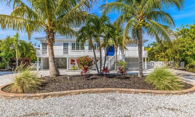 Boca Grande Casa | 9871 Gasparilla - 4 bedroom - Dog Friendly, Pool Home!