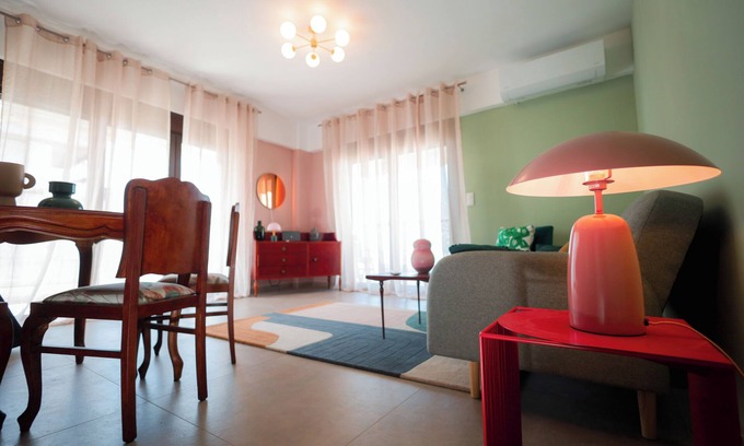 Thessaloniki Apartamento | 98sqm condo with seaview and private parking in a lively neighbourhood