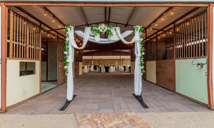 Glendale Casa | 99 Palms Event Venue: Barn, grass, pool, games, 6 beds