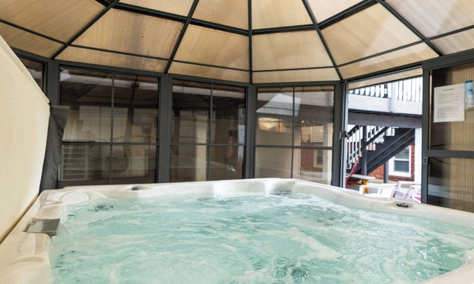 Atlantic City Casa | 8BR Luxury Ocean-Block, Sleeps 20+, Jacuzzi Hot Tub for 6! EV Charger!