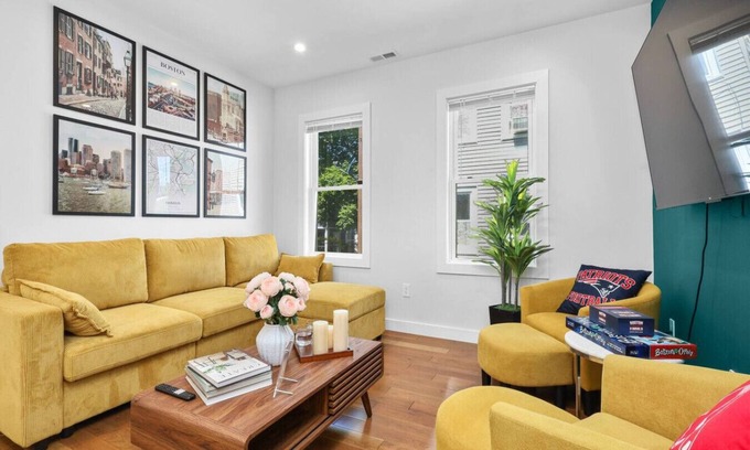 East Somerville Casa | 9BR6Bth Entire House Parking MIT/Harvard/TD Garden