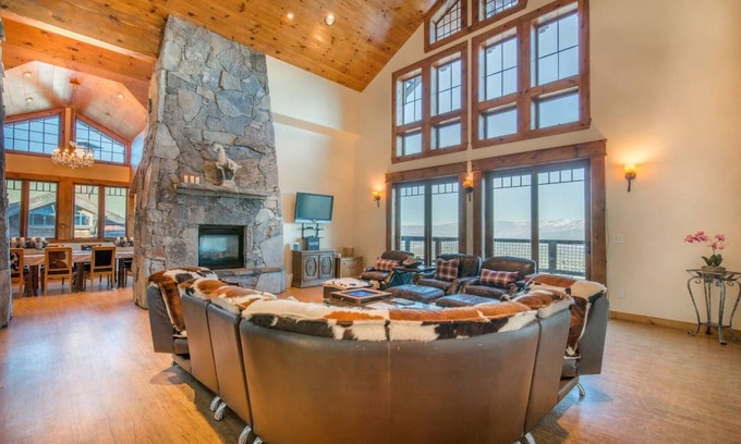 Truckee Casa | 9 habitaciones, 11 baños, bañera de hidromasaje, sauna, baño de vapor, piscina de inmersión, vistas panorámicas