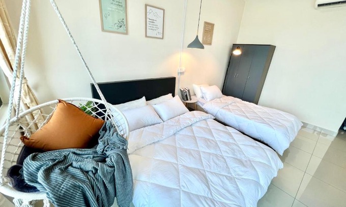 Shah Alam Apartamento | A 1-4 pax Cozy Studio TV Box Pool 100mps Wifi 3 bed Trefoil Setia Alam