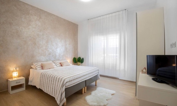 Pero Apartamento | A 19 Min walk from the Milan Rho fairgrounds! Carducci Apartment