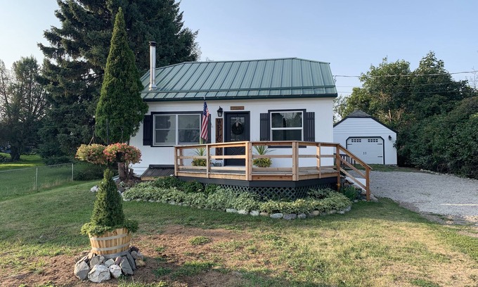 Polson Cabaña | A 1930’s 5 bedroom, 2 bathroom home overlooking Flathead Lake