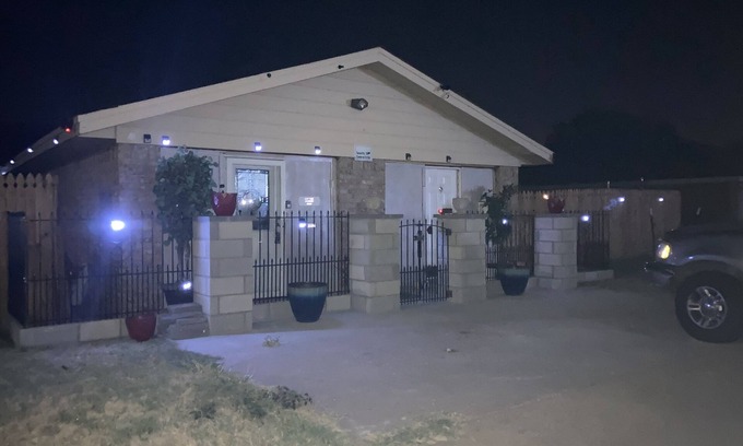 Wichita Falls Apartamento | -------------------A 2 Bedroom 1 bath apartment with fireplace 101-A+Food Pantry