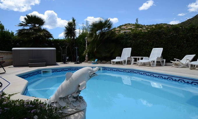 Cavalaire-sur-Mer Apartamento | A 2 mn du Centre, de la Plage de Cavalaire . Rez de Villa Avec Piscine-spa