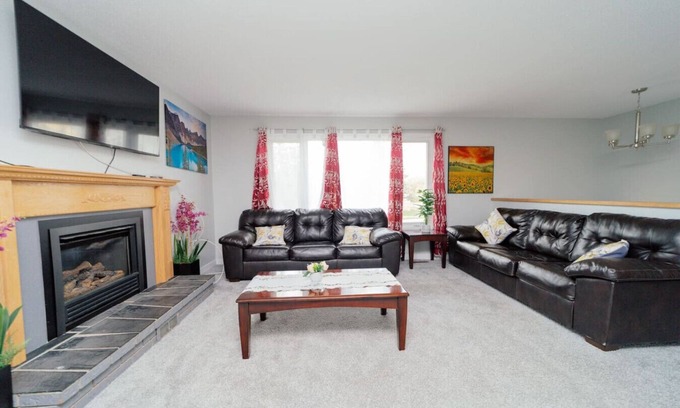 St. Albert Casa | A 2BR Home away from home!