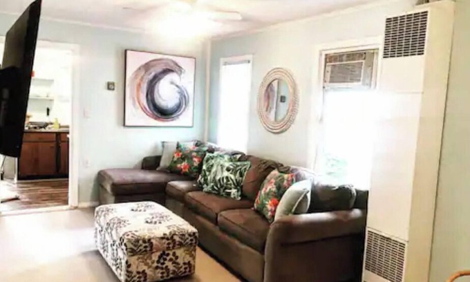 Geneva-on-the-Lake Casa | A 3 BDRM Bungalow In the Heart of the GOTL Strip