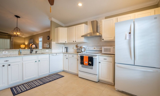 Beachwalk Isles Casa | ¡Una casa con piscina climatizada de 3 habitaciones y 2 baños a solo 5 millas de Fort Myers Beach!