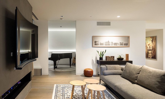South Yarra Apartamento | A 3 bedroom, 3.5 bathroom entire apartment perched on the city's doorstep