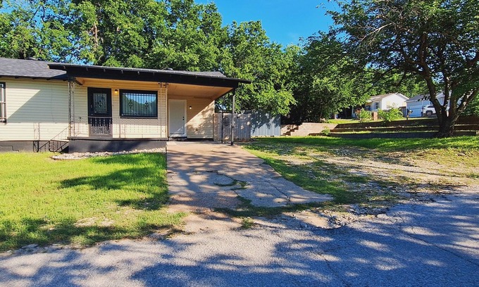 Fort Worth Casa | A 3-bedroom house in NE Fort Worth with WiFi, AC, and plenty of parking.