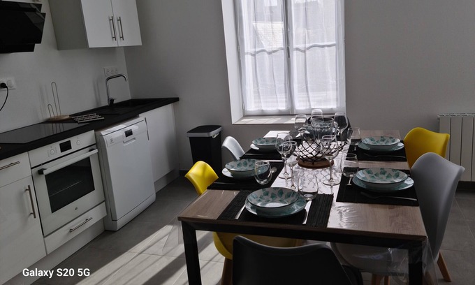 Bleneau Apartamento | A 300m du Centre Ville! Appartement en RDC de 70m² Entièrement Rénové
