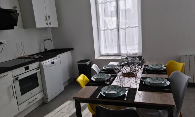 Bleneau Apartamento | A 300m du Centre Ville! Appartement en RDC de 70m² Entièrement Rénové