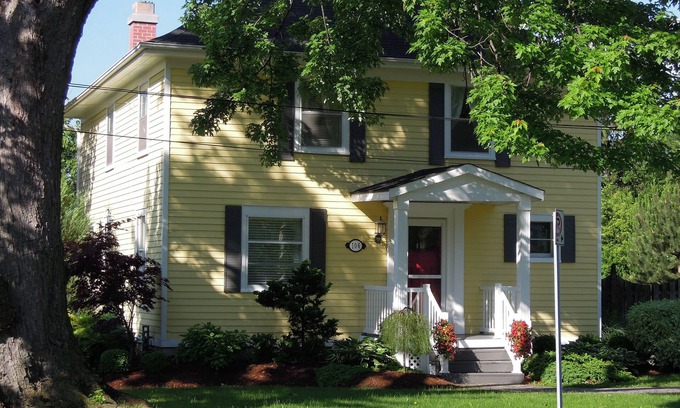 Historic Old Town Casa | A 4 Bedroom Vacation Rental with Heated Pool in Old Town Niagara on the Lake.