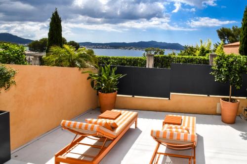 Sanary-sur-Mer Apartamento | A 5 min à pied de la plage et 10 min du port, T2 vue mer avec vaste terrasse et parking privé - prestations haut de gamme