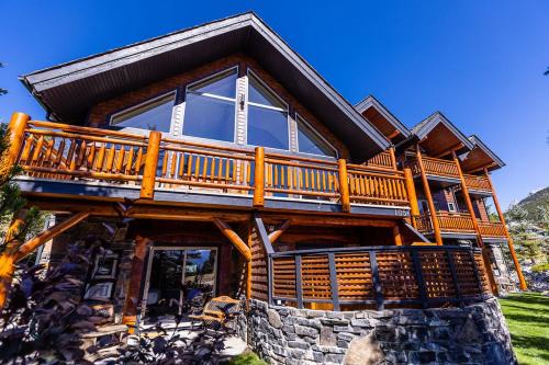 Eagle Terrace Hotel | A Bear and Bison Country Inn