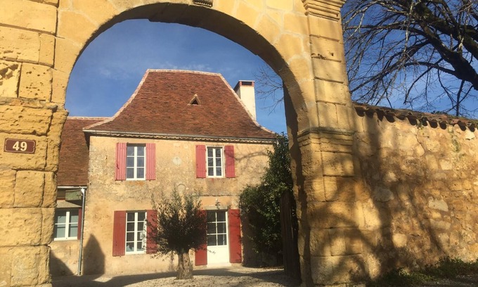 Baneuil Cabaña | Una hermosa y totalmente renovada casa rural en Dordoña con spa