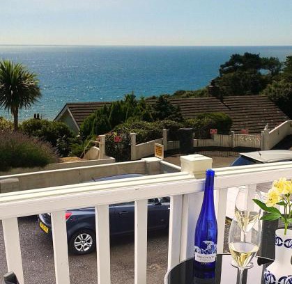 Boscombe Apartamento | A Beautiful Apartment with Stunning Sea Views & Private Balcony