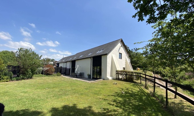 Honiton Casa | A partir de £ 14 por persona y día. Un granero de trilla hermosa convertida 400 años de edad. Mascota amigable.