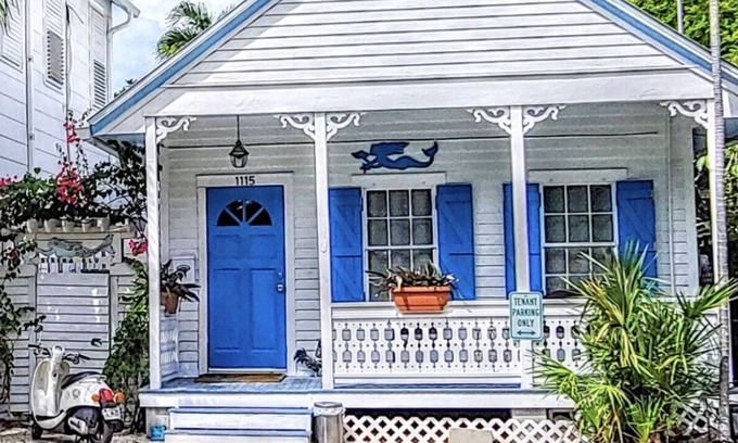 The Meadows Cabaña | A beautiful cottage for rent in old town Key West