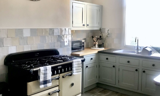 Cheltenham Apartamento | Una hermosa propiedad de regencia de grado II con estacionamiento