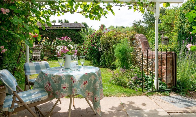 Cavendish Cabaña | Romney, a cosy Victorian cottage in a picturesque Suffolk village