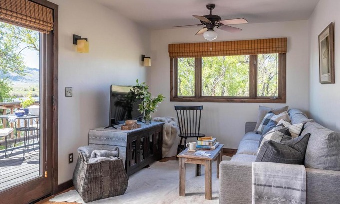 Emigrant Casa | A Beautiful Montana Suite on Yellowstone River