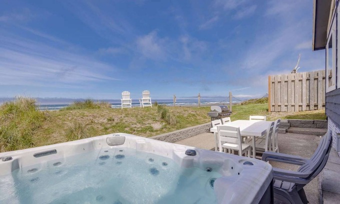 Rockaway Beach Casa | A BEAUTIFUL OCEAN FRONT 3 BEDROOM HOUSE