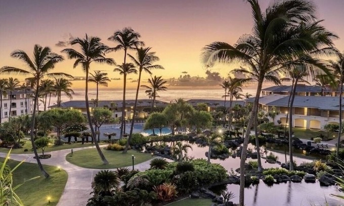 Bayview Condominio | A BEAUTIFUL OCEANFRONT RESORT, 2BDRM, Full Kitchen, wifi, pool & bar, fitness