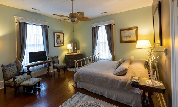 Washington Condominio | Una hermosa habitación espaciosa en una casa histórica justo en el centro de la costa.