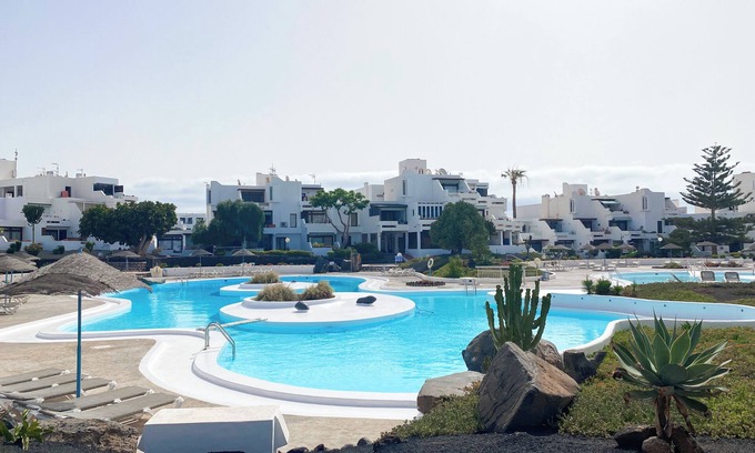 Costa Teguise Apartamento | A beautiful sunny apartment in the perfect holiday location.