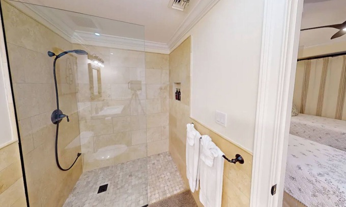 Leeward Settlement Condominio | A beautiful 3BR/3 Bath, two-story condominium in Providenciales - 500m to Beach