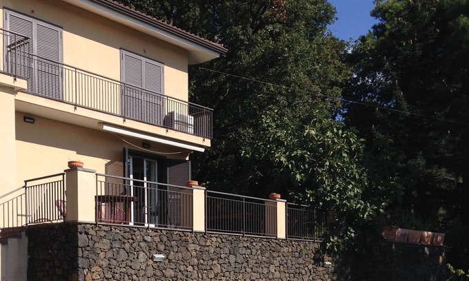 Nicolosi Villa | Una hermosa villa con encuesta de natación en la montaña del Etna.