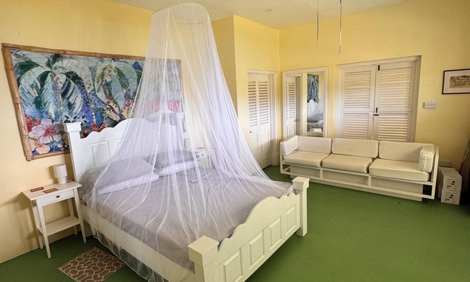Union Vale Apartamento | A Bequia traditional island hillside house overlooking beautiful Admiralty Bay
