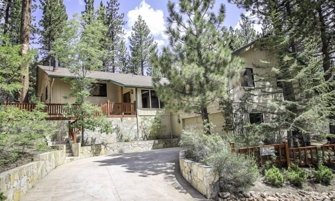 Fox Farm Casa | A Big Olympic Getaway 4 Bedroom Apts by RedAwning
