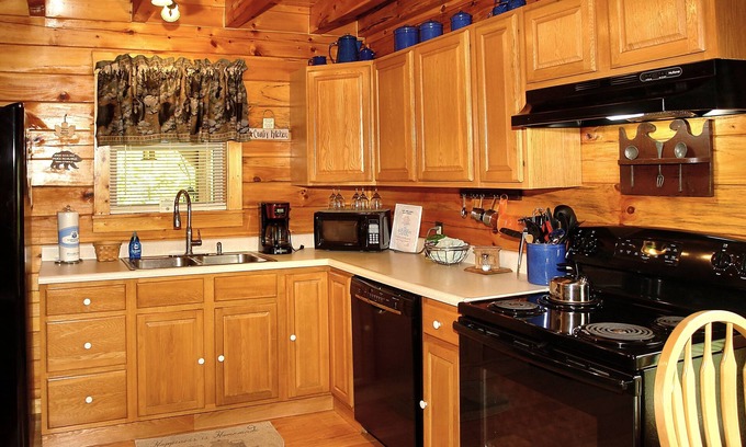 Cosby Cabina | A Bit of Heaven - 2 Bedrooms, 2 Baths, Sleeps 8 Cabin by RedAwning