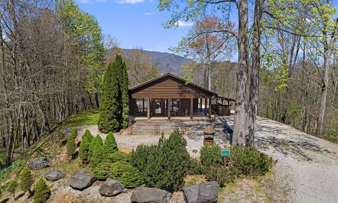 Bryson City Cabina | A Blessing- Near Nantahala Outdoor Center, Bryson City, NC