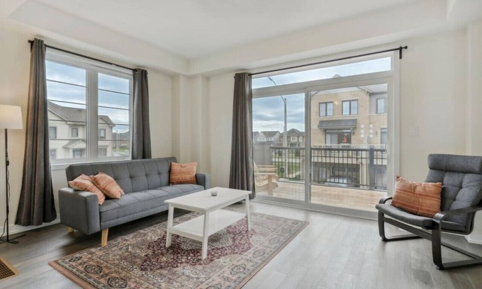 Thorold Casa | A Brand New 4BR Townhouse in Thorold Retreat