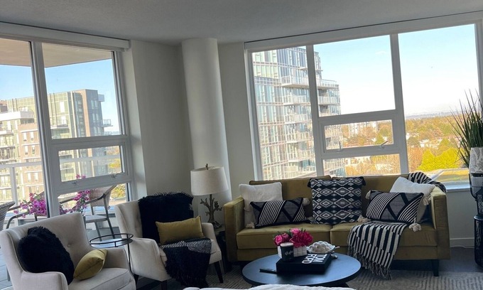 Richmond City Centre Apartamento | A Brand New Luxury apartment in Richmond,200 mts from Skytrain and Mall.