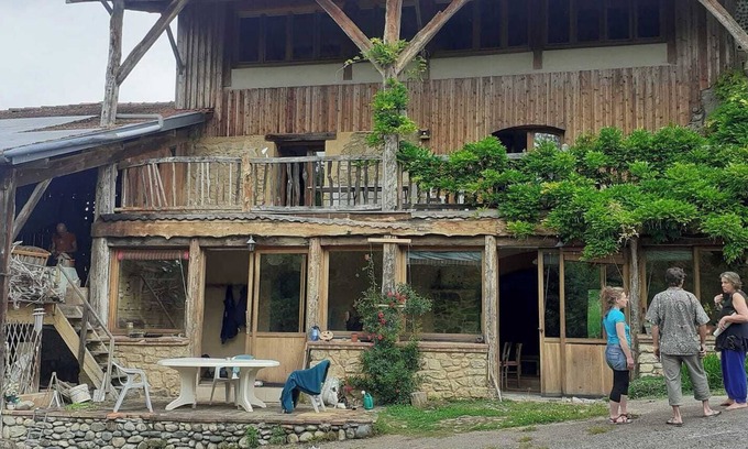 Lescure Casa | A bucolic getaway in a large detached house with activity room