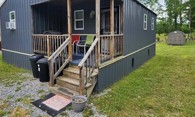 Pipestem Cabina | A cabin for the whole family, complete with washer & dryer and a swing set