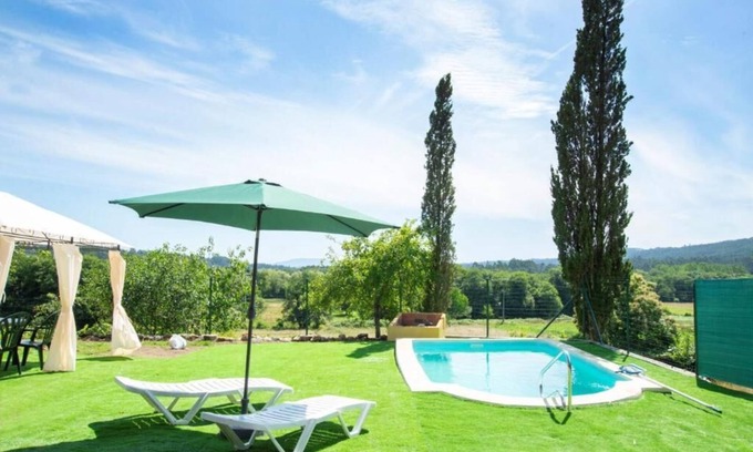 Cuntis Casa | A Casiña de Arcos de Furcos, con piscina y barbacoa en el rural. Admite mascotas
