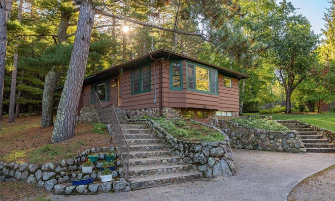 Orr Casa | A Central Lakehouse for All-Season Adventures